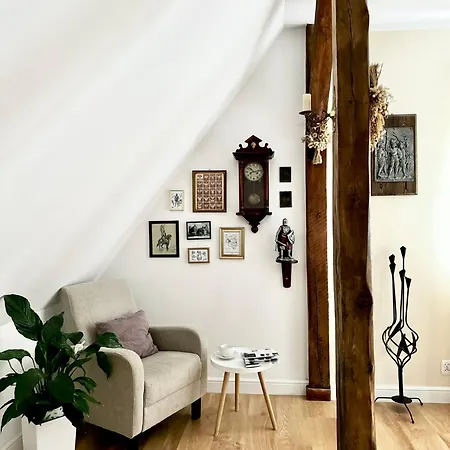 Blizej Nieba, Stare Apartment